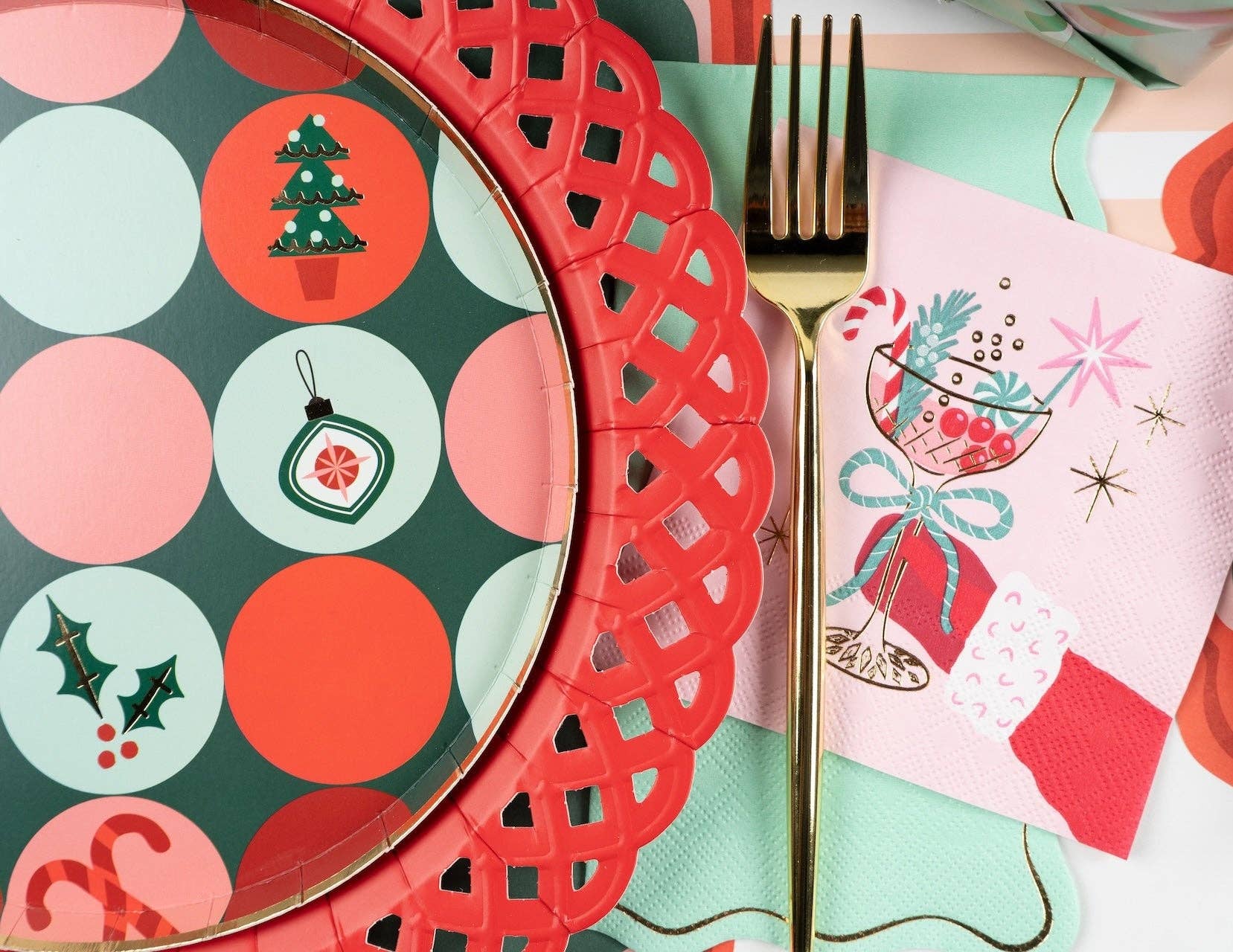 Red Basketweave Dinner Paper Plates