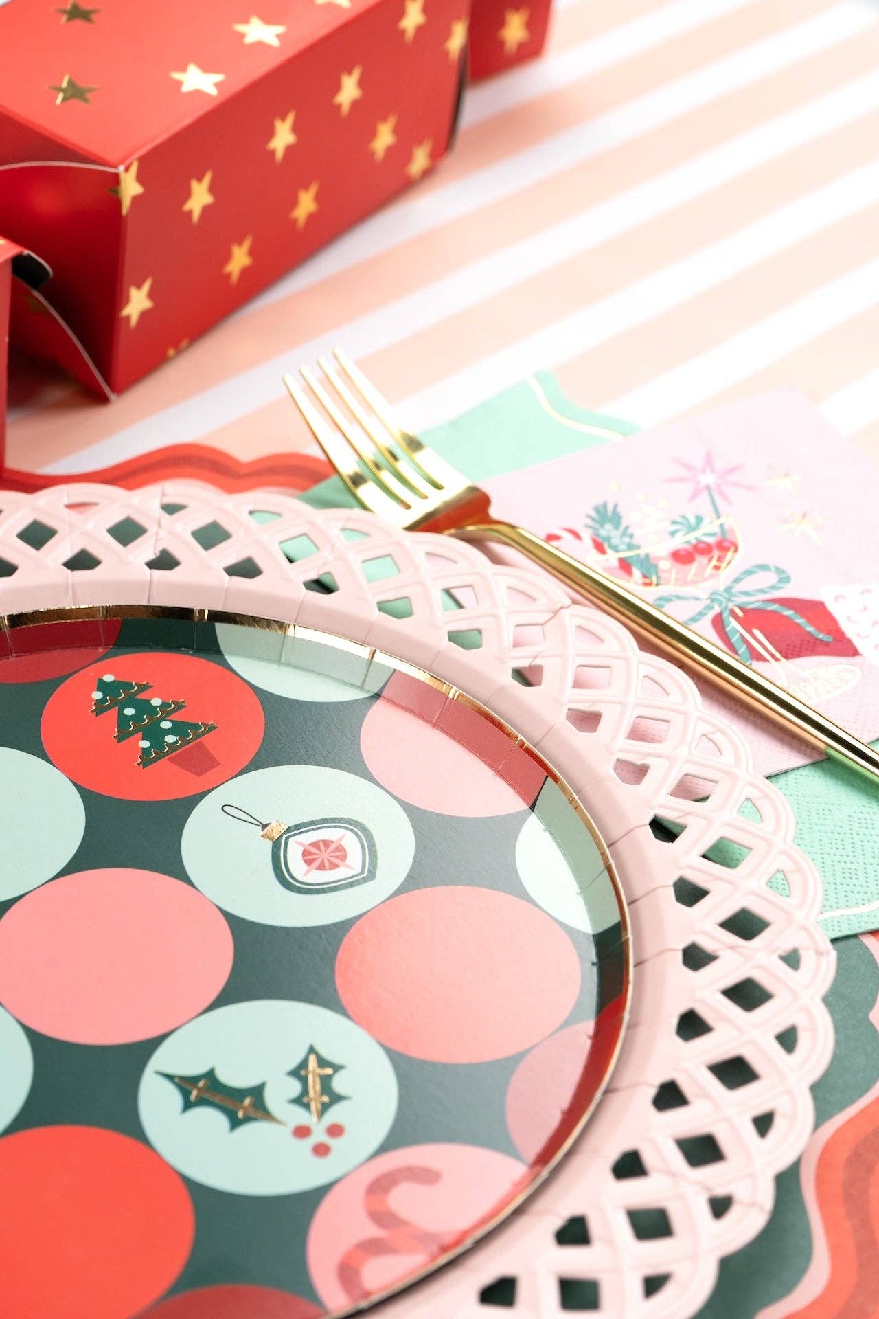Pink Basketweave Dinner Paper Plates