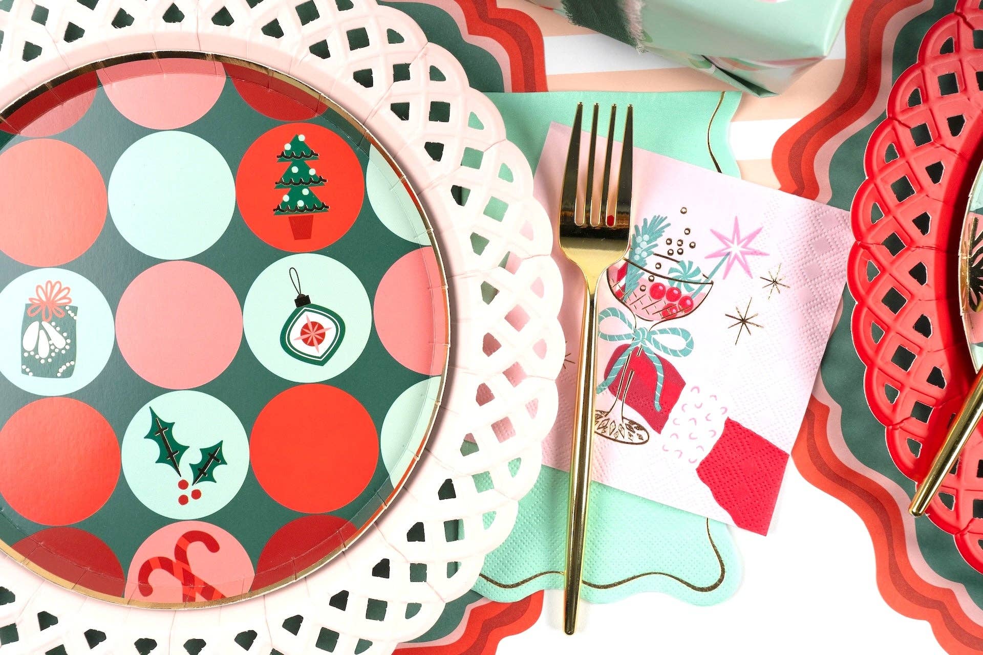 Pink Basketweave Dinner Paper Plates