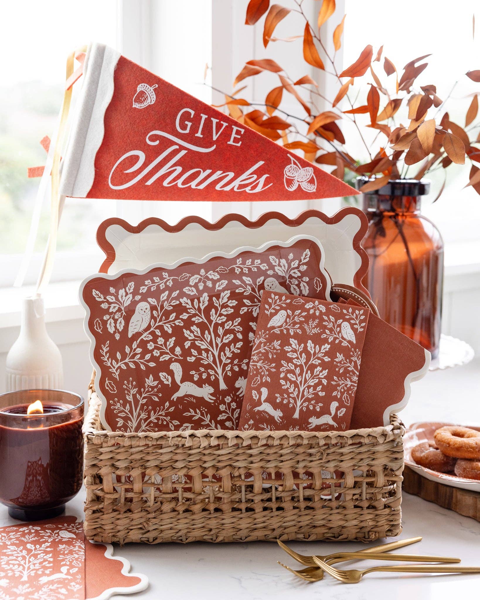 Acorn Grove Dinner Paper Napkins
